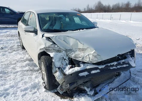 2014 Volkswagen Passat 1.8T Wolfsburg Edition z USA, uszkodzony, nr VIN 1VWAT7A30EC111518